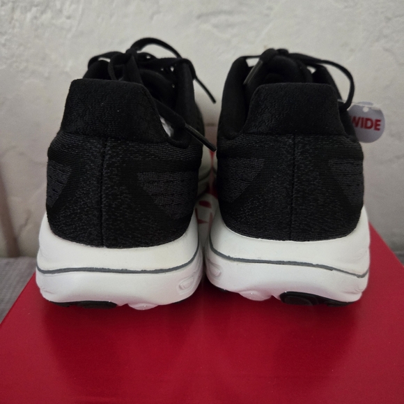 Men New Balance Size: 91/2 2E - Picture 3 of 7